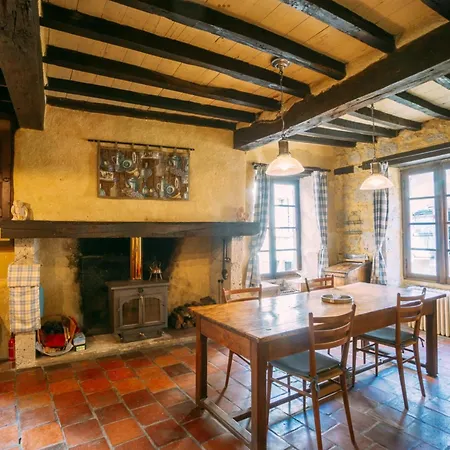 Holiday home Maison La Cloche